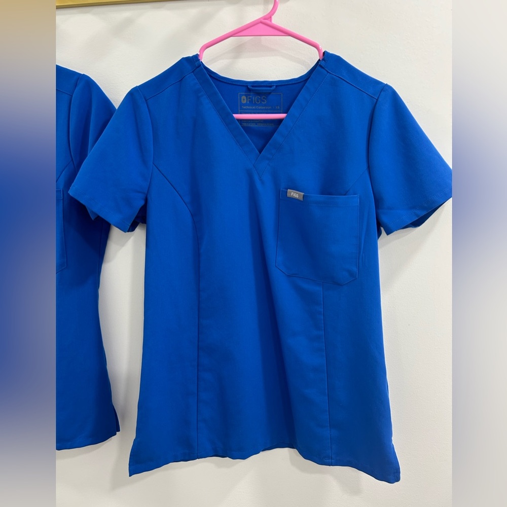 XS small figs v neck top